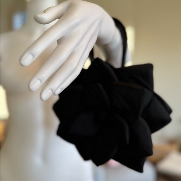 Mad by Design Flower Clutch/Wristlet - Picture 4 of 11